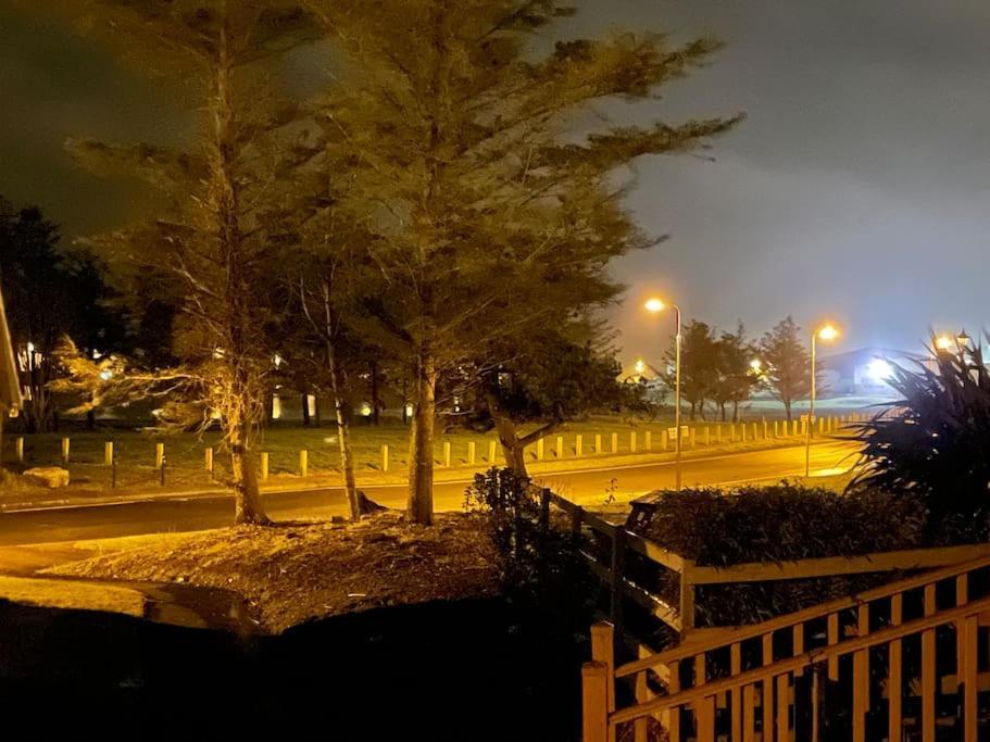 Harmony House Enclosed Property Near Beach And Lake ทรามอร์ ภายนอก รูปภาพ
